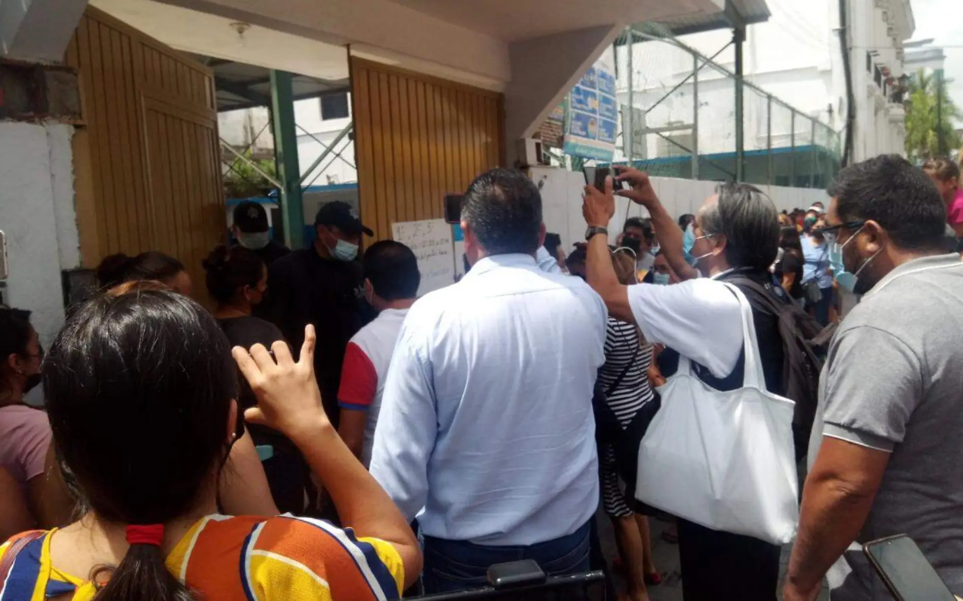 Denuncian fraudes en escuelas de Tampico, hay gente queriendo lucrar con los planteles, advirtió el Crede Alejandro del Ángel (1)